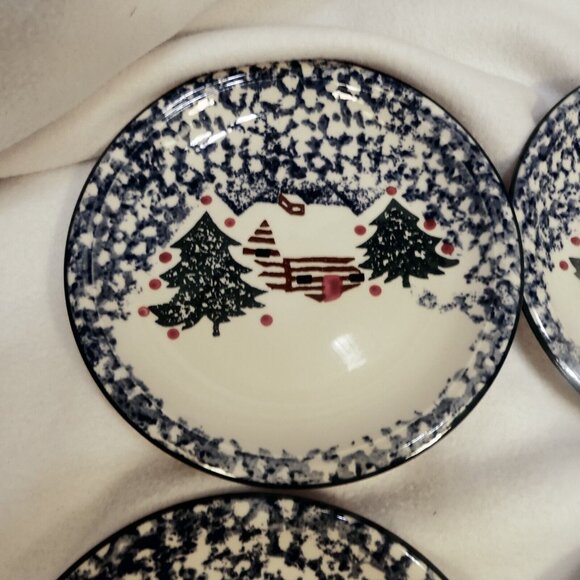 Folkcraft Cabin in the Snow 4 Salad Plates Red Dots Christmas Vintage - Picture 6 of 8